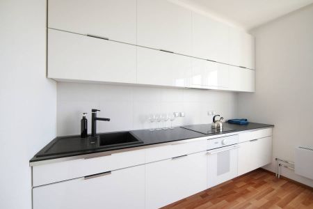 Стильная белая кухня