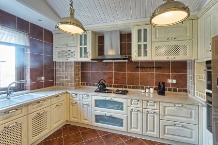 Кухня с фасадами из массива ясеня
